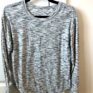 lululemon medium grey & white mesh-cotton long sleeve, size 6